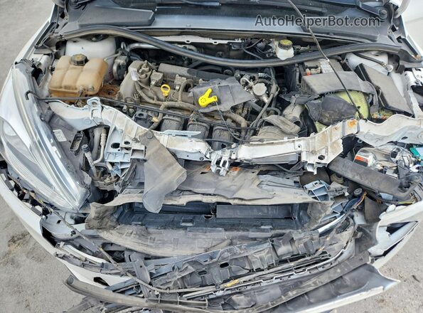 1FADP3J20JL269250 2018 FORD FOCUS White Widok wnętrza z tyłu