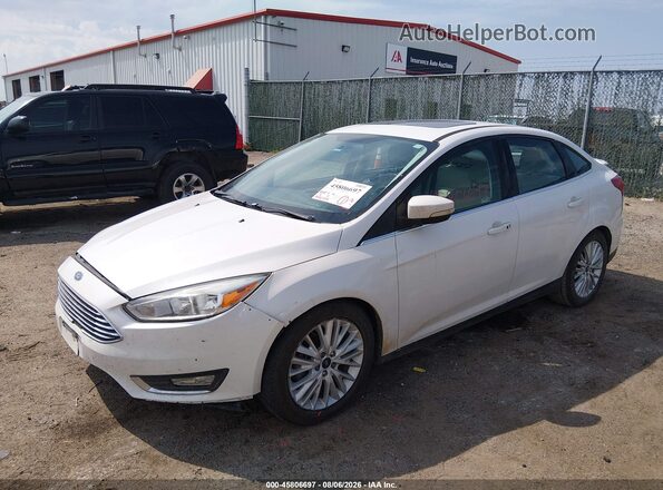 1FADP3J21JL250142 2018 FORD FOCUS Белый Передняя левая четверть