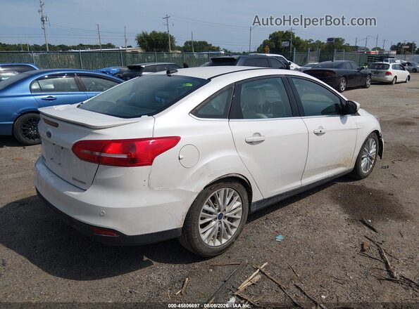 1FADP3J21JL250142 2018 FORD FOCUS Белый Задняя правая четверть