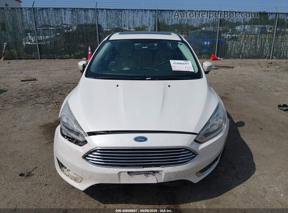 1FADP3J21JL250142 2018 FORD FOCUS Белый Вид задней части салона