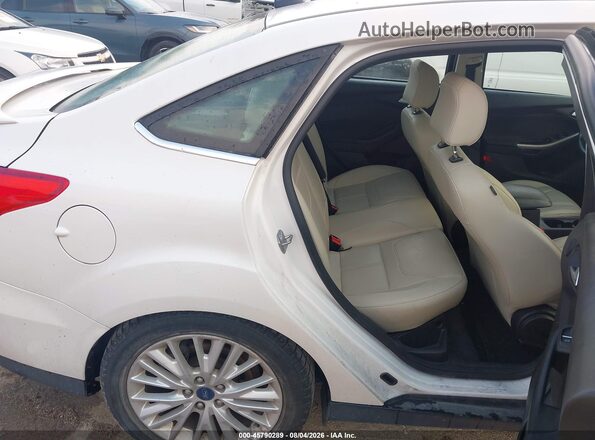 1FADP3J24JL314934 2018 FORD FOCUS White VIN sticker view