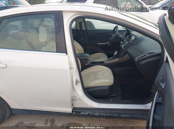 1FADP3J24JL314934 2018 FORD FOCUS White Front interior view