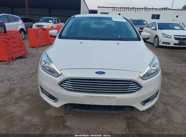 1FADP3J24JL314934 2018 FORD FOCUS White Rear interior view