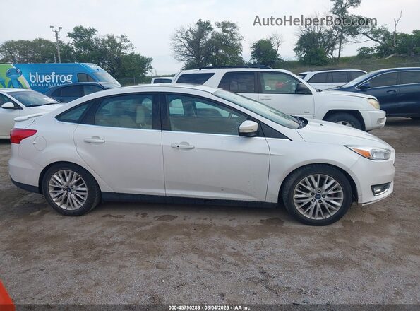 1FADP3J24JL314934 2018 FORD FOCUS White 360 interior view