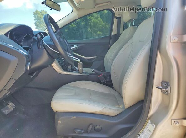 1FADP3J27JL252056 2018 FORD FOCUS Gold წინა სალონის ხედი
