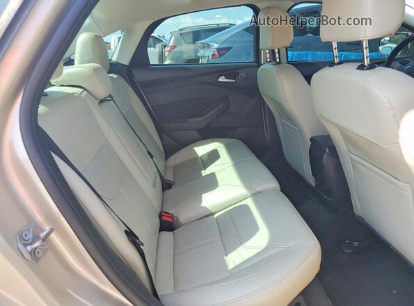 1FADP3J27JL252056 2018 FORD FOCUS Gold უკანა სავარძლების ხედი