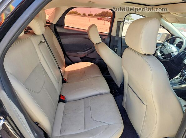 1FADP3J27JL294307 2018 FORD FOCUS Black Rear seats view