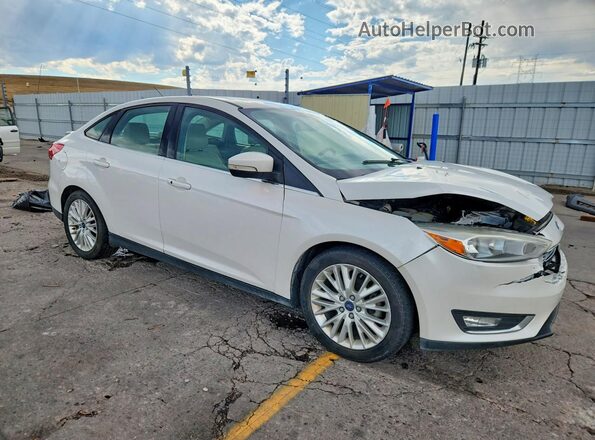1FADP3J29HL272657 2017 FORD FOCUS White Przód prawy