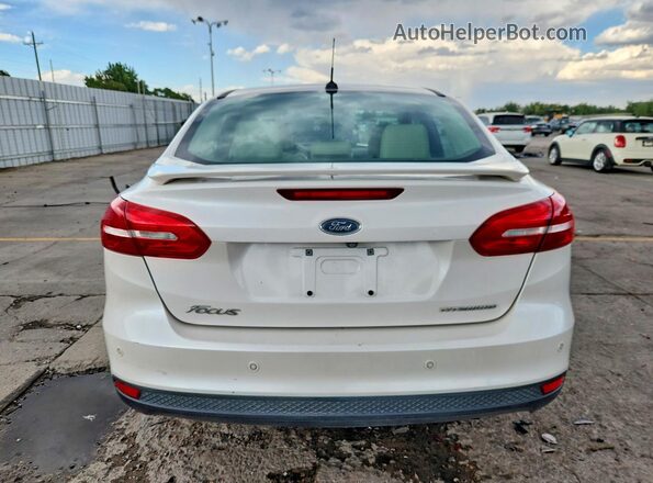 1FADP3J29HL272657 2017 FORD FOCUS White Widok z tyłu