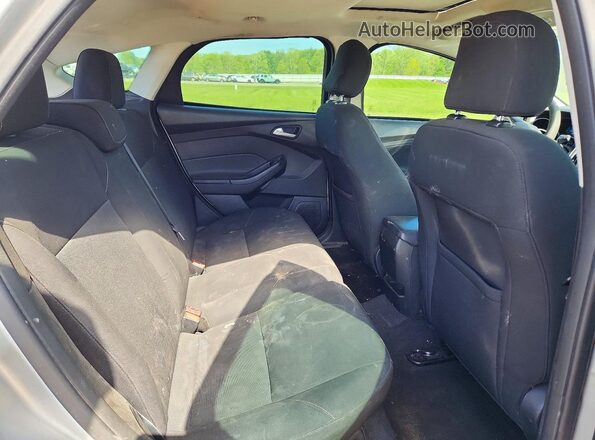 1FADP3K20GL338168 2016 FORD FOCUS Silver Widok tylnych siedzeń
