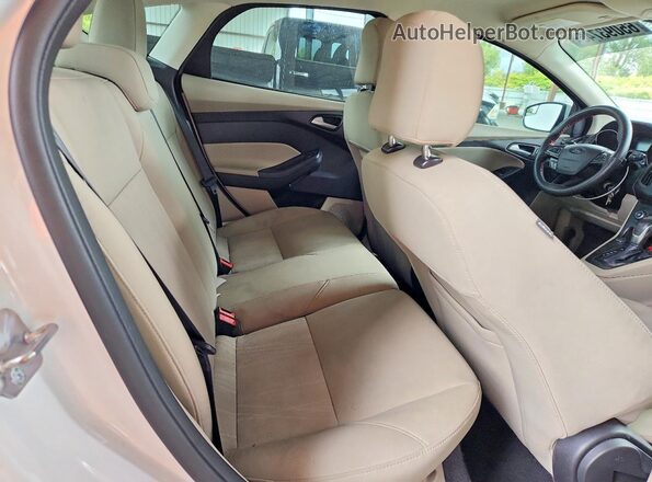1FADP3K20HL246544 2017 FORD FOCUS White Vista de los asientos traseros