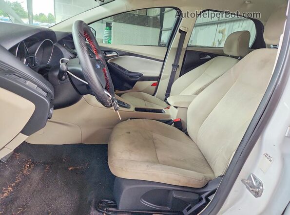 1FADP3K20HL246544 2017 FORD FOCUS White Vista interior delantera