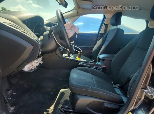 1FADP3K20JL309535 2018 FORD FOCUS Gray Front interior view