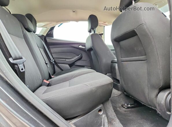 1FADP3K20JL309535 2018 FORD FOCUS Gray Rear seats view