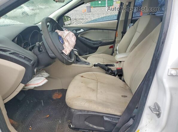 1FADP3K21GL258538 2016 FORD FOCUS White Սալոնի դիմացի տեսք
