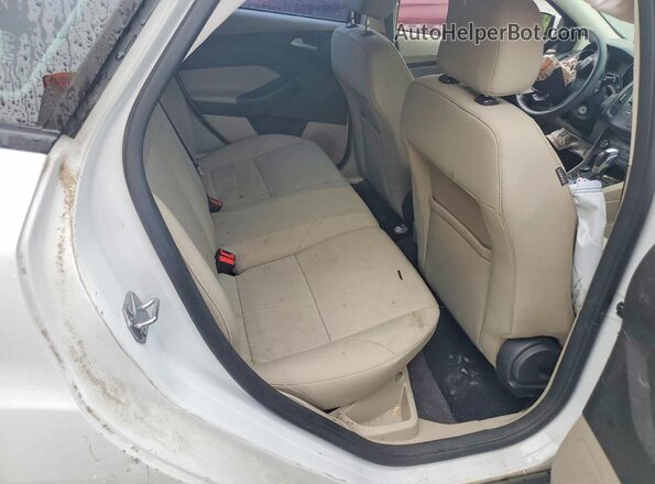 1FADP3K21GL258538 2016 FORD FOCUS White Հետևի նստատեղերի տեսք