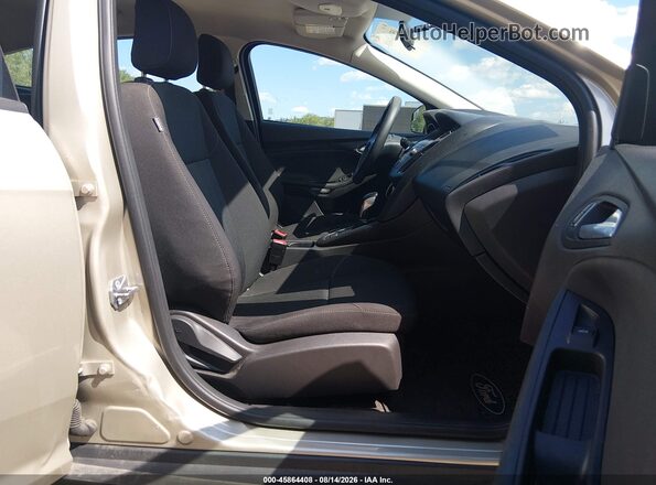 1FADP3K21JL225806 2018 FORD FOCUS Beige Vista interior delantera
