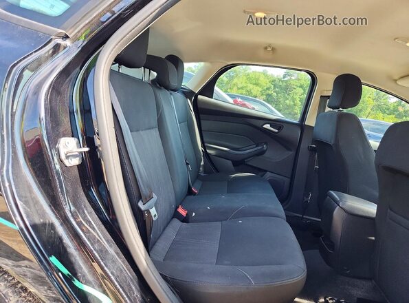 1FADP3K21JL313027 2018 FORD FOCUS Black Rear seats view