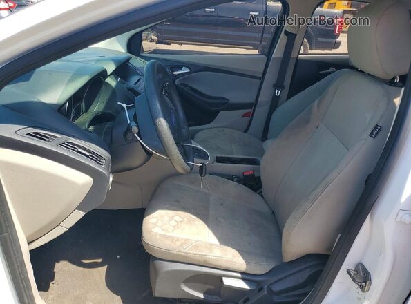 1FADP3K22GL291094 2016 FORD FOCUS Белый Вид салона спереди