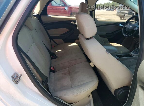 1FADP3K22GL291094 2016 FORD FOCUS Белый Вид задних сидений