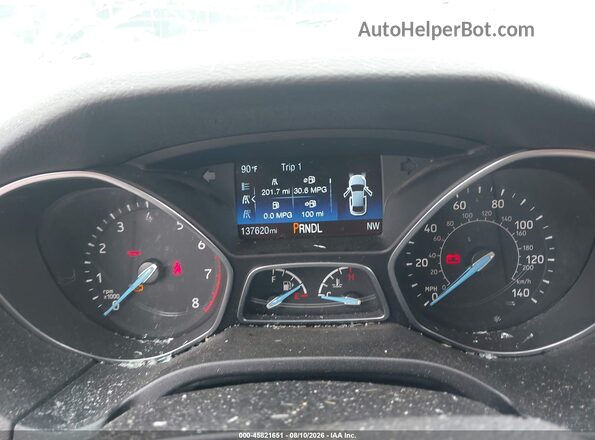 1FADP3K22JL276022 2018 FORD FOCUS White Vista de los asientos traseros