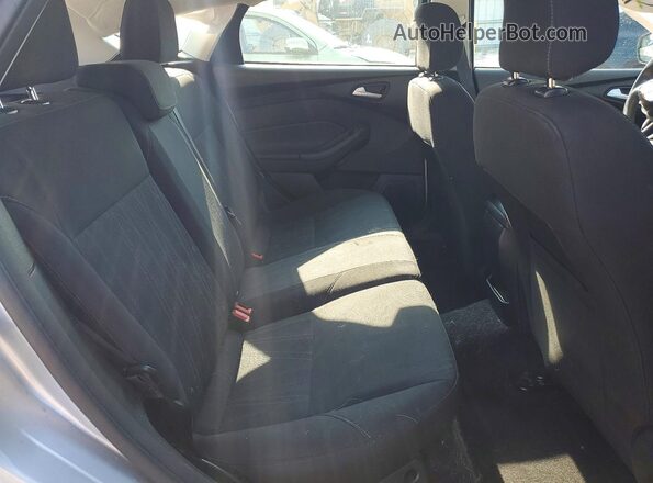 1FADP3K22JL323162 2018 FORD FOCUS Silver უკანა სალონის ხედი