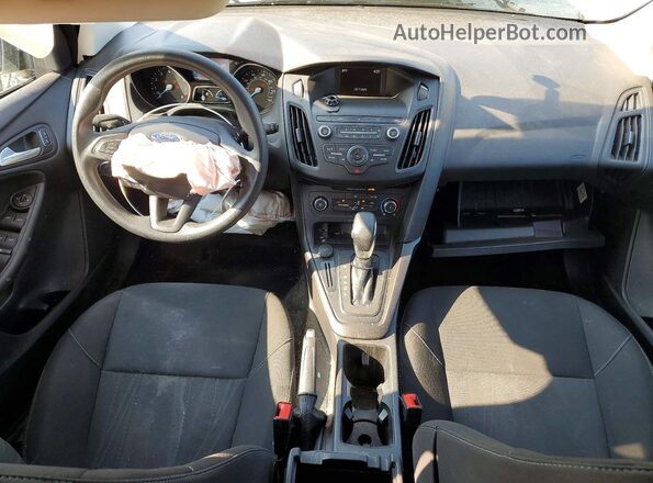 1FADP3K22JL323162 2018 FORD FOCUS Silver წინა პანელის ხედი