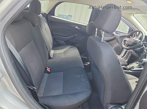 1FADP3K23GL226500 2016 FORD FOCUS Silver Rear seats view