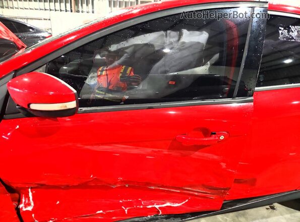 1FADP3K23GL264003 2016 FORD FOCUS Red Вид салону спереду