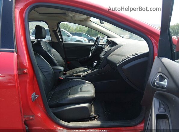 1FADP3K23GL307562 2016 FORD FOCUS Red Front interior view