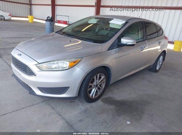 1FADP3K23HL214977 2017 FORD FOCUS Silver Przód lewy