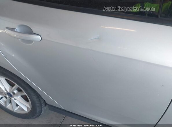 1FADP3K23HL214977 2017 FORD FOCUS Silver Widok z przodu