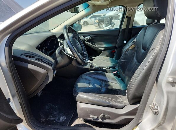 1FADP3K24GL259697 2016 FORD FOCUS Серебряный Вид салона спереди