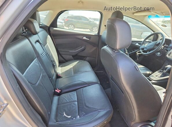 1FADP3K24GL259697 2016 FORD FOCUS Серебряный Вид задних сидений