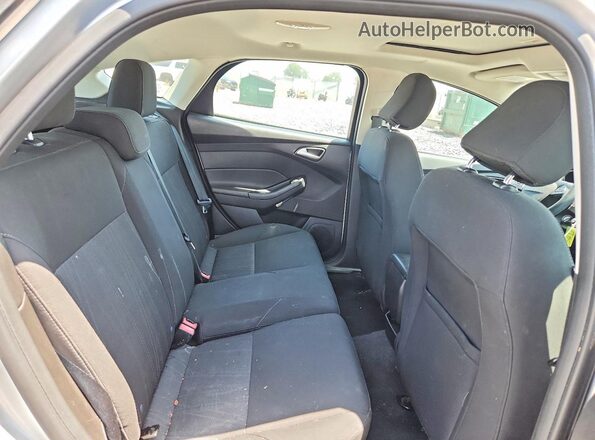 1FADP3K24GL277083 2016 FORD FOCUS Gray Rear seats view