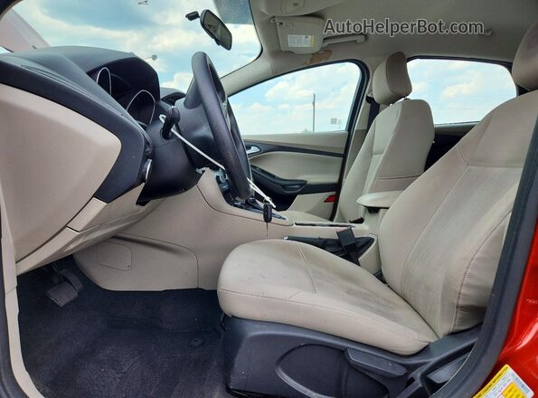 1FADP3K24JL312521 2018 FORD FOCUS Красный Вид салона спереди