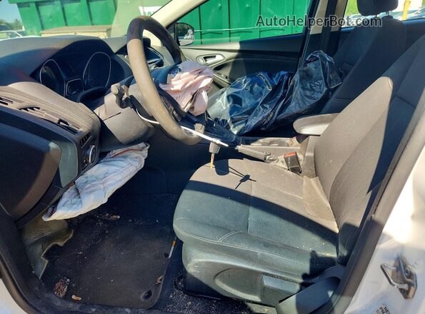 1FADP3K25GL263581 2016 FORD FOCUS White Սալոնի դիմացի տեսք