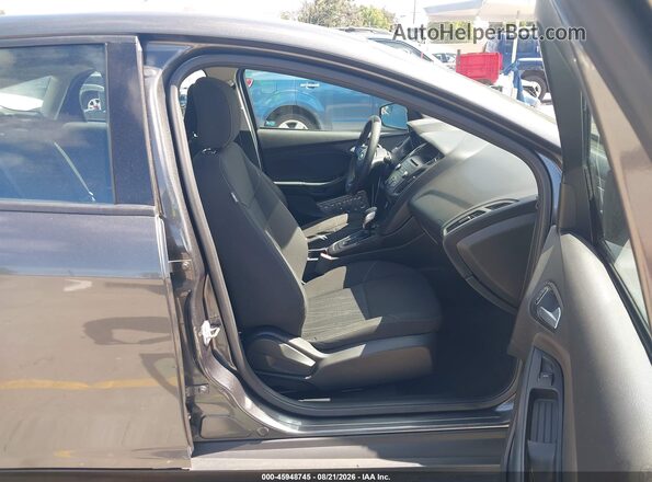 1FADP3K25HL206718 2017 FORD FOCUS Gray წინა სალონის ხედი