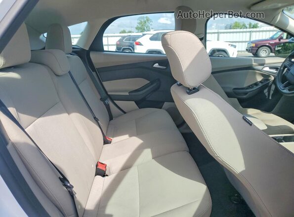 1FADP3K25JL225095 2018 FORD FOCUS White Հետևի նստատեղերի տեսք