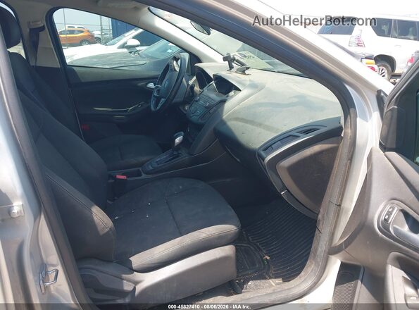 1FADP3K25JL258517 2018 FORD FOCUS Silver წინა სალონის ხედი