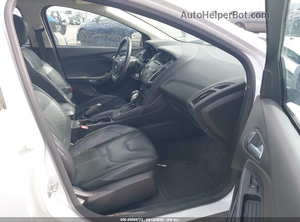 1FADP3K26GL311816 2016 FORD FOCUS White Widok wnętrza z przodu