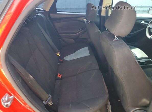 1FADP3K26GL338515 2016 FORD FOCUS Red Widok tylnych siedzeń