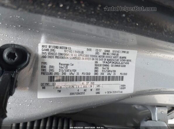 1FADP3K26JL227499 2018 FORD FOCUS Silver Vista del compartimento del motor