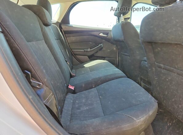 1FADP3K27GL217539 2016 FORD FOCUS White Vista interior trasera