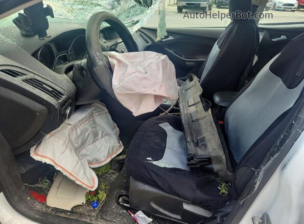 1FADP3K27GL283377 2016 FORD FOCUS Белый Вид салона спереди
