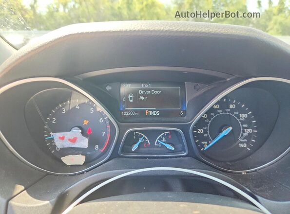1FADP3K27GL334957 2016 FORD FOCUS Red Vista del cuadro de instrumentos