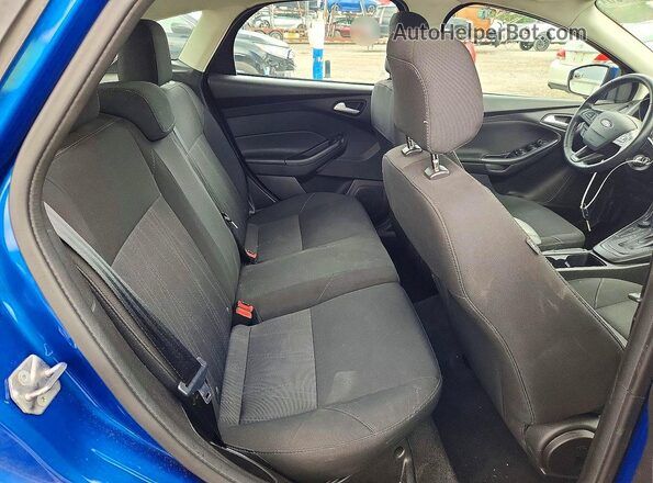 1FADP3K27JL304672 2018 FORD FOCUS Blue Widok tylnych siedzeń