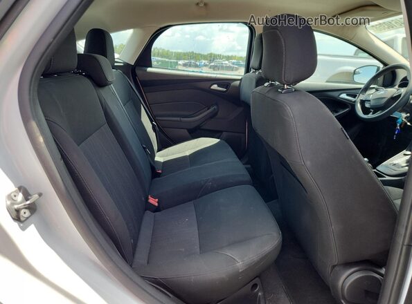 1FADP3K27JL320919 2018 FORD FOCUS White Rear interior view
