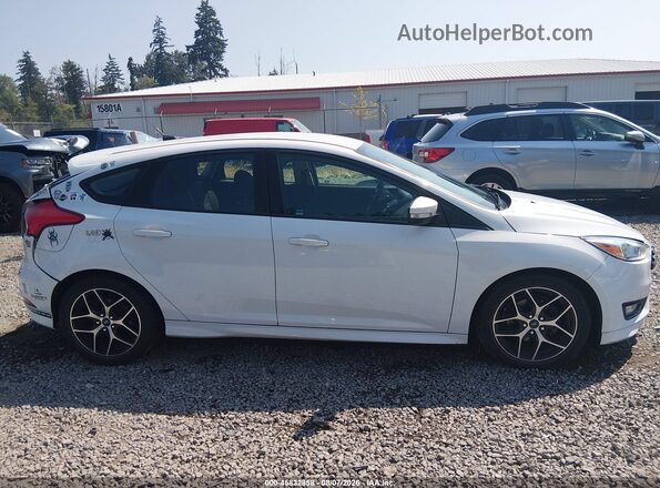 1FADP3K28GL247259 2016 FORD FOCUS White Вид задньої частини салону