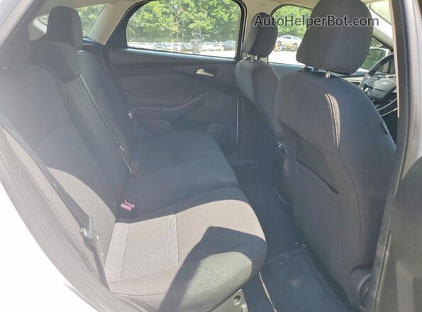 1FADP3K28HL228096 2017 FORD FOCUS White Հետևի նստատեղերի տեսք